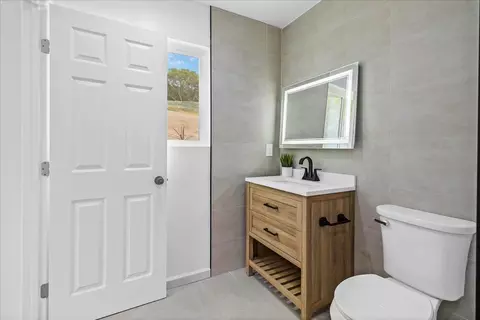 Bath - 7183 Tustin Rd, Salinas, CA 93907 photo 1 of 5