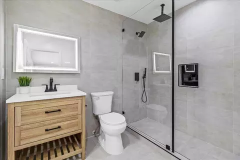 Bath - 7183 Tustin Rd, Salinas, CA 93907 photo 2 of 5