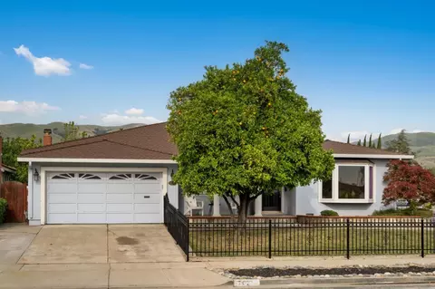 702 Royal Glen Dr, San Jose, CA 95133