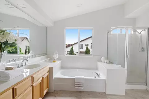 Bath - 9358 Lone Deer Way, Gilroy, CA 95020 photo 2 of 4
