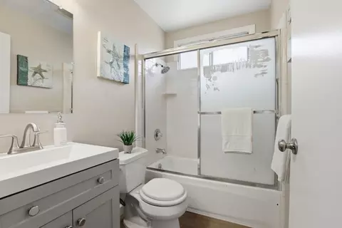 Bath - 1024 Rio Vista Dr, Pacifica, CA 94044 photo 1 of 3
