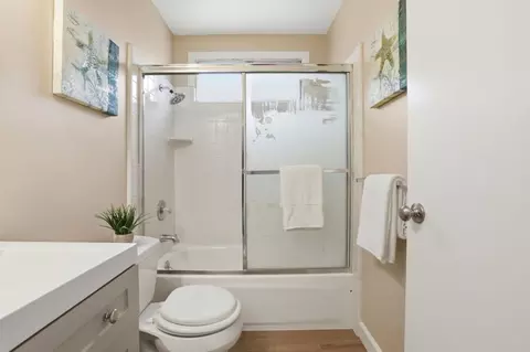 Bath - 1024 Rio Vista Dr, Pacifica, CA 94044 photo 2 of 3