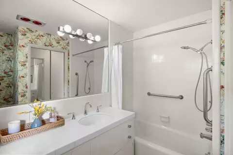 Bath - 13538 Paseo Terrano, Salinas, CA 93908 photo 4 of 4