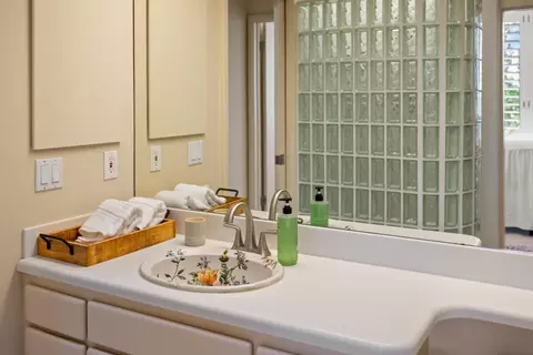 Bath - 13538 Paseo Terrano, Salinas, CA 93908 photo 2 of 4