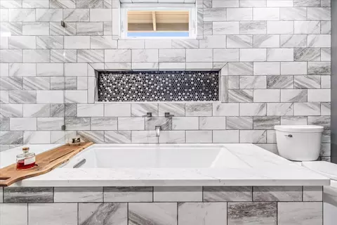 Bath - 570 Casanova Ave, Monterey, CA 93940 photo 2 of 7