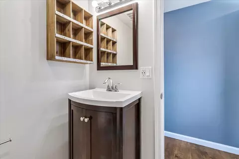 Bath - 570 Casanova Ave, Monterey, CA 93940 photo 6 of 7