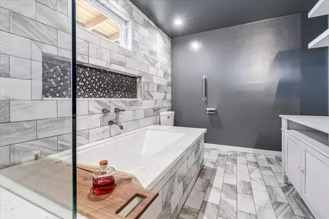 Bath - 570 Casanova Ave, Monterey, CA 93940 photo 5 of 7