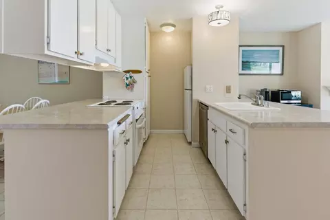 Kitchen - 101 Shell Dr #112, Watsonville, CA 95076 photo 4 of 5