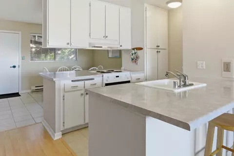 Kitchen - 101 Shell Dr #112, Watsonville, CA 95076 photo 3 of 5