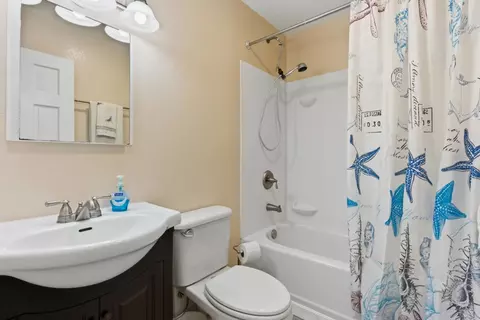 Bath - 101 Shell Dr #112, Watsonville, CA 95076 photo 2 of 2