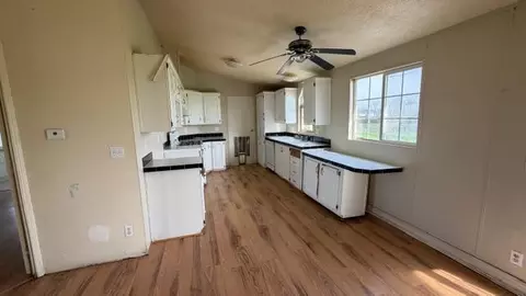 Entry Way - 8340 Mcclure Ave, Gerber, CA 96035 photo 1 of 1
