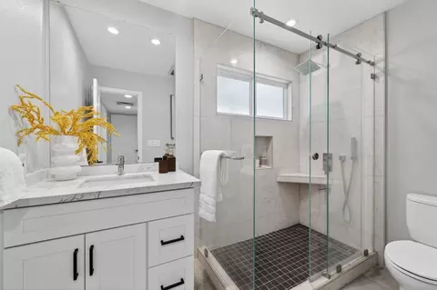 Bath - 4533 Doyle Rd, San Jose, CA 95129 photo 3 of 3