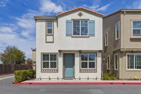 1180 Julia Cir, Hollister, CA 95023