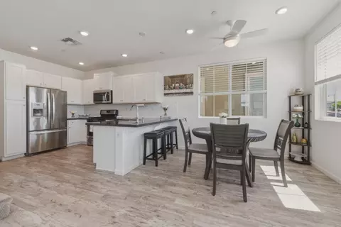 1180 Julia Cir, Hollister, CA 95023