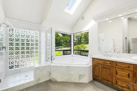 Bath - 321 Pine Forest Dr, Aptos, CA 95003 photo 2 of 5