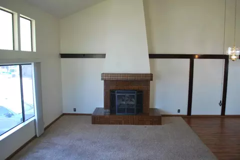 Living - 18761 Eisenhower St, Salinas, CA 93906 photo 6 of 7