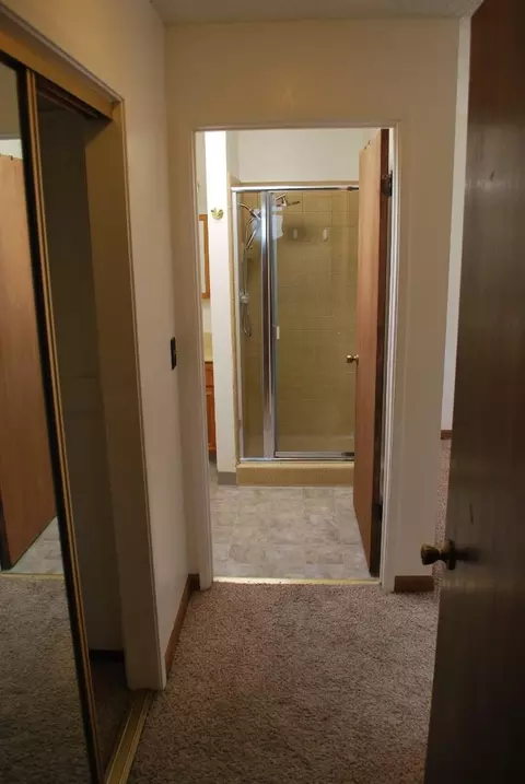 Bath - 18761 Eisenhower St, Salinas, CA 93906 photo 2 of 5