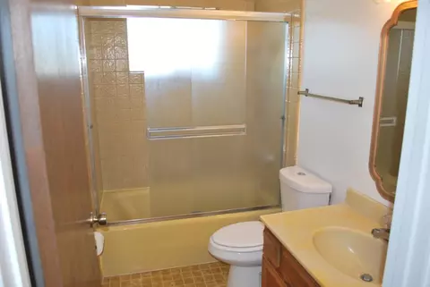 Bath - 18761 Eisenhower St, Salinas, CA 93906 photo 1 of 5
