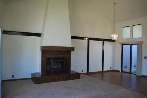 Living - 18761 Eisenhower St, Salinas, CA 93906 photo 2 of 7
