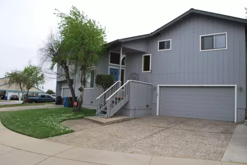 18761 Eisenhower St, Salinas, CA 93906