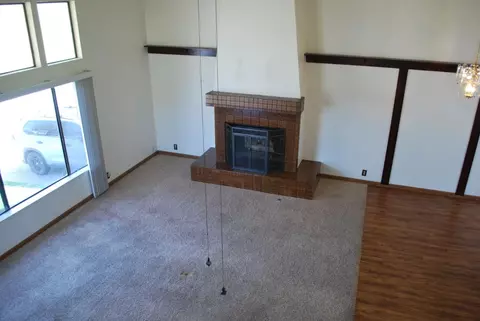 Living - 18761 Eisenhower St, Salinas, CA 93906 photo 4 of 7