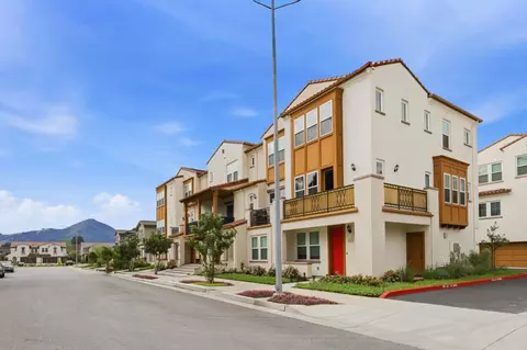 625 Los Castanos Dr, Morgan Hill, CA 95037