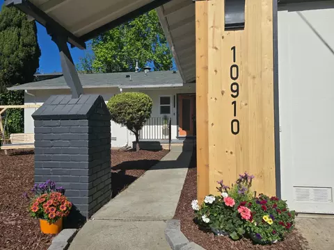 10910 Glen Artney St, Oakland, CA 94605