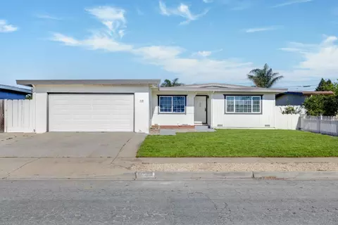 318 Navajo Dr, Salinas, CA 93906