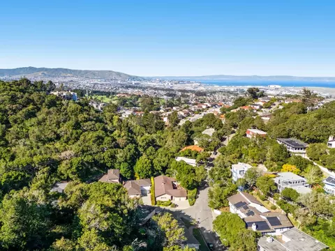 View/Area - 2 Corte Camellia, Millbrae, CA 94030 photo 3 of 7