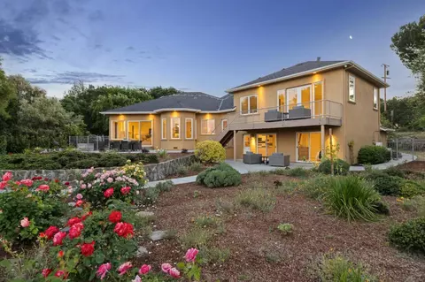 140 Ridgeway Rd, Woodside, CA 94062