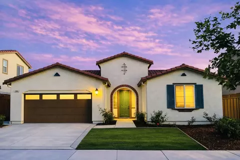 1606 Hacienda Ln, Hollister, CA 95023