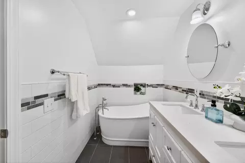 Bath - 1270 Mckendrie St, San Jose, CA 95126 photo 5 of 7
