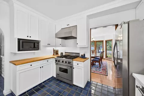 Kitchen - 1270 Mckendrie St, San Jose, CA 95126 photo 2 of 4