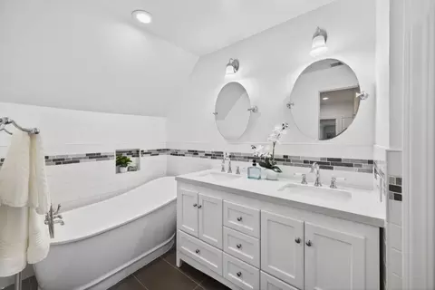 Bath - 1270 Mckendrie St, San Jose, CA 95126 photo 4 of 7