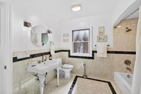 Bath - 1270 Mckendrie St, San Jose, CA 95126 photo 2 of 7