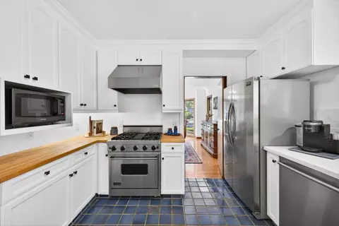 Kitchen - 1270 Mckendrie St, San Jose, CA 95126 photo 3 of 4