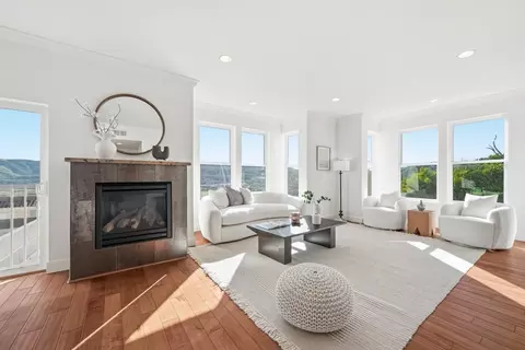 188 Mary Teresa St, San Francisco, CA 94134