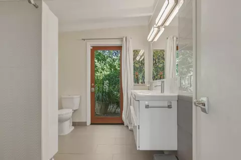 Bath - 25037 Valley Pl, Carmel, CA 93923 photo 2 of 2