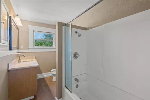 Bath - 111 5th St, Gilroy, CA 95020 photo 2 of 5