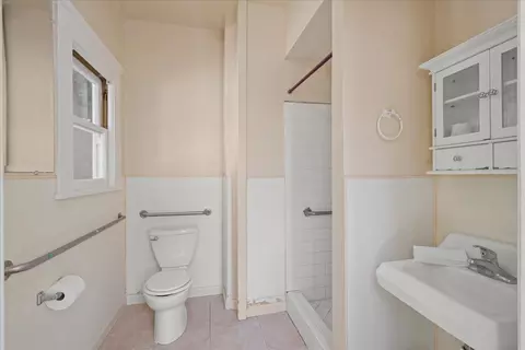 Bath - 111 5th St, Gilroy, CA 95020 photo 1 of 5