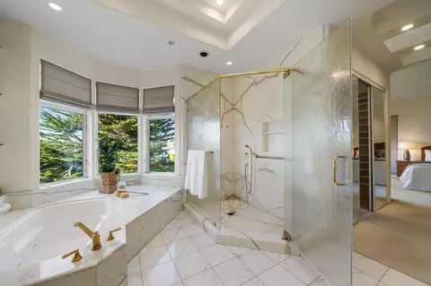 Bath - 17 Ashdown Pl, Half Moon Bay, CA 94019 photo 2 of 2