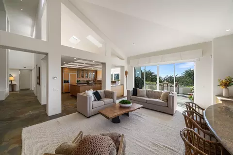 Living - 17 Ashdown Pl, Half Moon Bay, CA 94019 photo 4 of 8