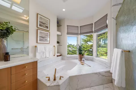 Bath - 17 Ashdown Pl, Half Moon Bay, CA 94019 photo 1 of 2