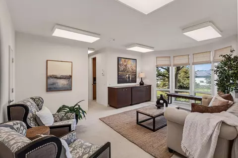 Living - 17 Ashdown Pl, Half Moon Bay, CA 94019 photo 8 of 8