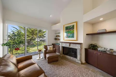 Living - 17 Ashdown Pl, Half Moon Bay, CA 94019 photo 5 of 8