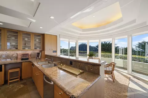 Kitchen - 17 Ashdown Pl, Half Moon Bay, CA 94019 photo 3 of 3