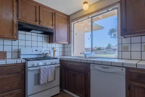 Kitchen - 611 Argentine Dr, Salinas, CA 93905 photo 3 of 4