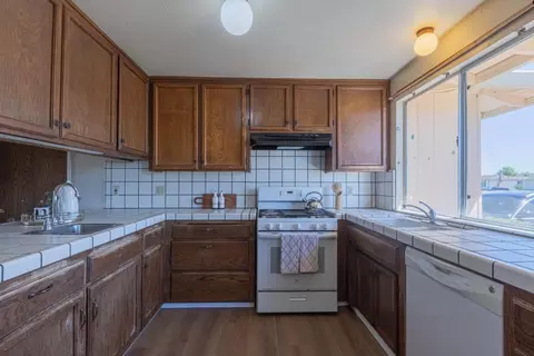 Kitchen - 611 Argentine Dr, Salinas, CA 93905 photo 2 of 4