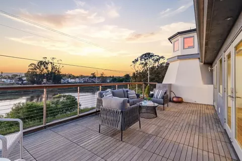 2974 E Cliff Dr, Santa Cruz, CA 95062