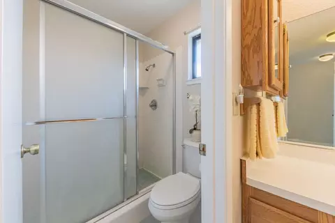 Bath - 6959 Valle Pacifico Rd, Salinas, CA 93907 photo 2 of 3
